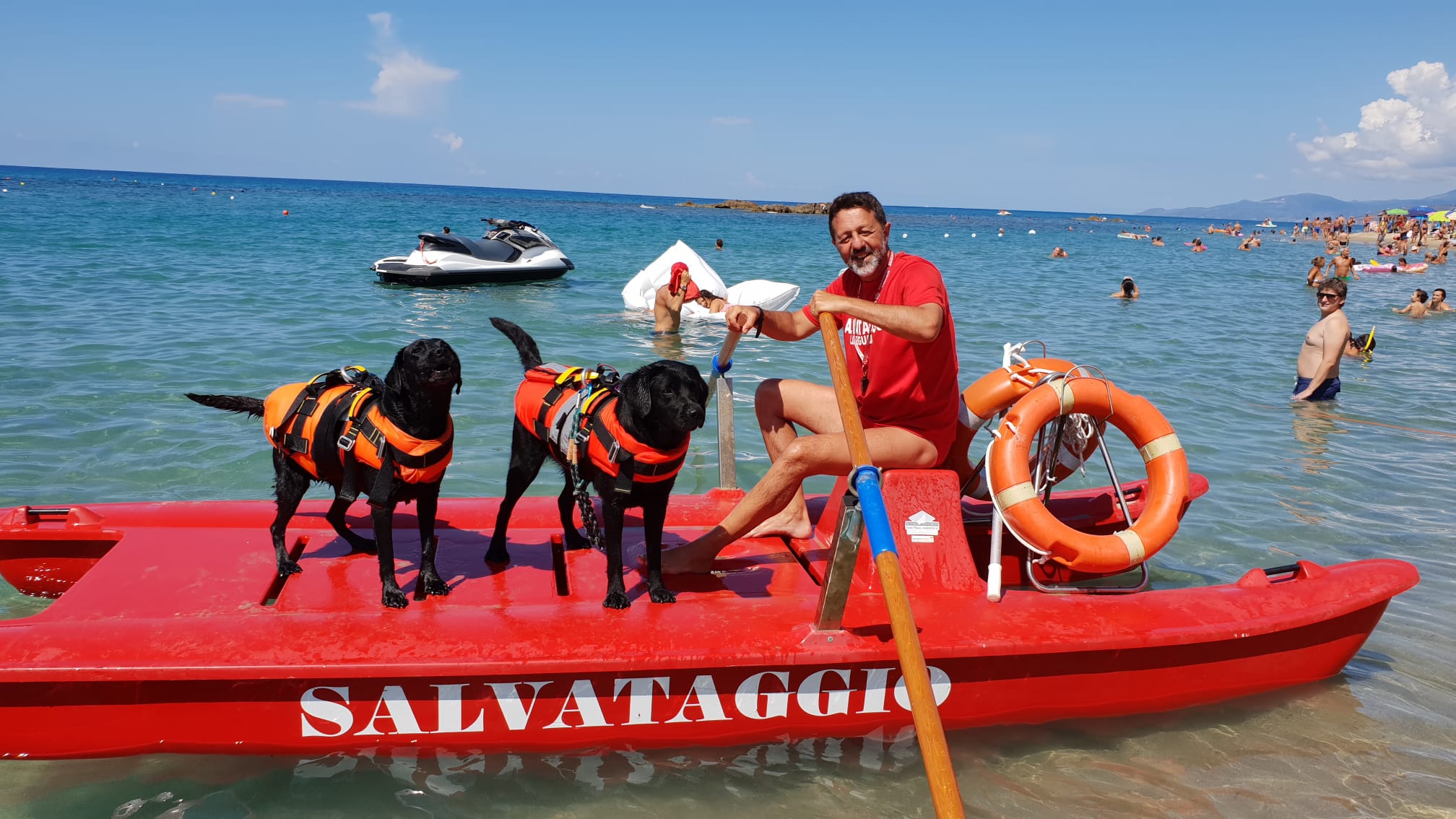 Biagio D'Aniello con i cani da salvataggio