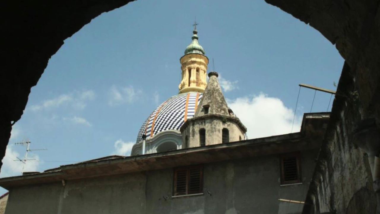 San Felice indica la via dell'unità 